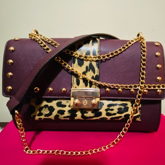 Alexis Bender - Picture 4 of 5